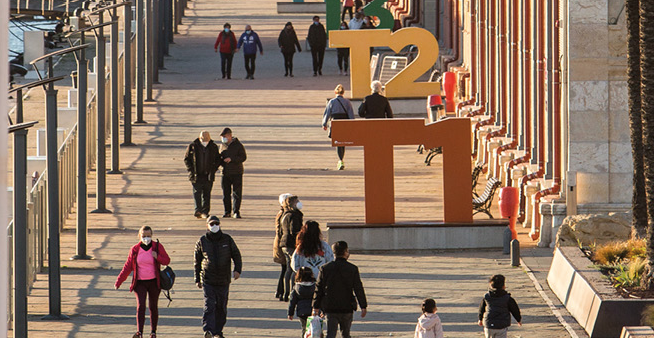 El Moll de Costa, amb exposicions, activitats culturals i artístiques, dibuixa un passeig festiu per Santa Tecla