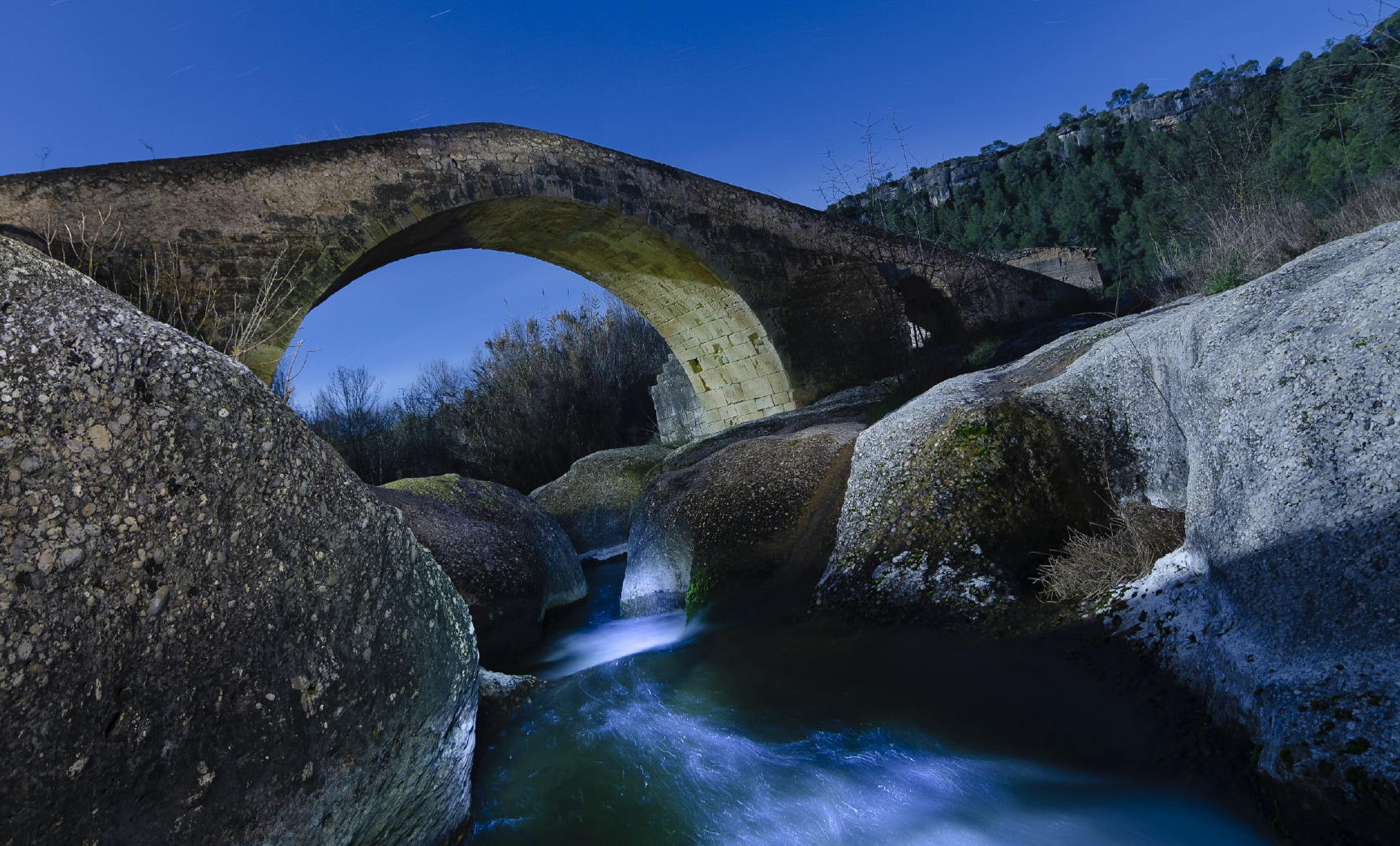 Una exposició fotogràfica al Parc Natural del Montsant redescobreix el monumental Pont Vell de Cabacés