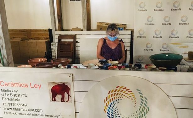 L\'Associació de Ceràmica Viva Empordà a la Santa Market