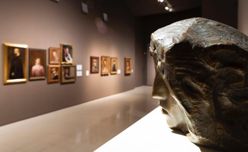 El Museu Nacional d\'Art de Catalunya exposa dues obres de l\'escultor Julio Antonio