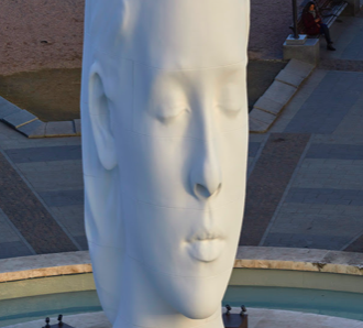 \'Julia’ de Jaume Plensa romandrà un any més a la plaça Colón de Madrid