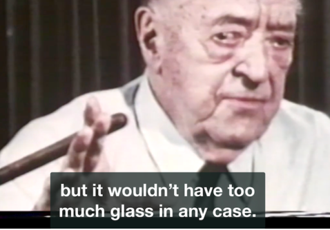 Sabine Marcelis porta la seva intervenció \'No fear of Glass\' al Pavelló Mies van der Rohe
