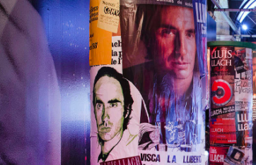 Un viatge sensorial per la trajectòria de Lluís Llach omple l’Arts Santa Mònica