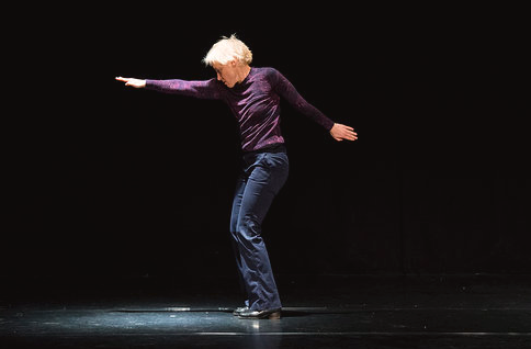 La coreògrafa Meg Stuart presenta al Reina Sofia un muntatge on compila la seva trajectòria
