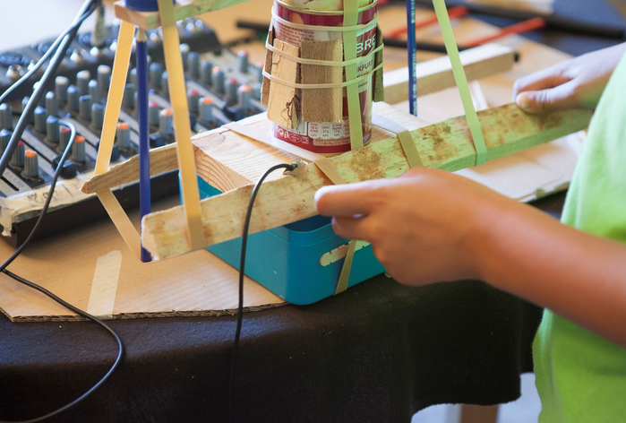 Experimentem amb l\'ART, nova activitat amb l\'artista Eli Gras