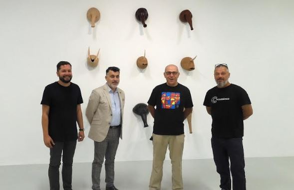 El Centre Párraga reinterpreta en ceràmica els trofeus de caça