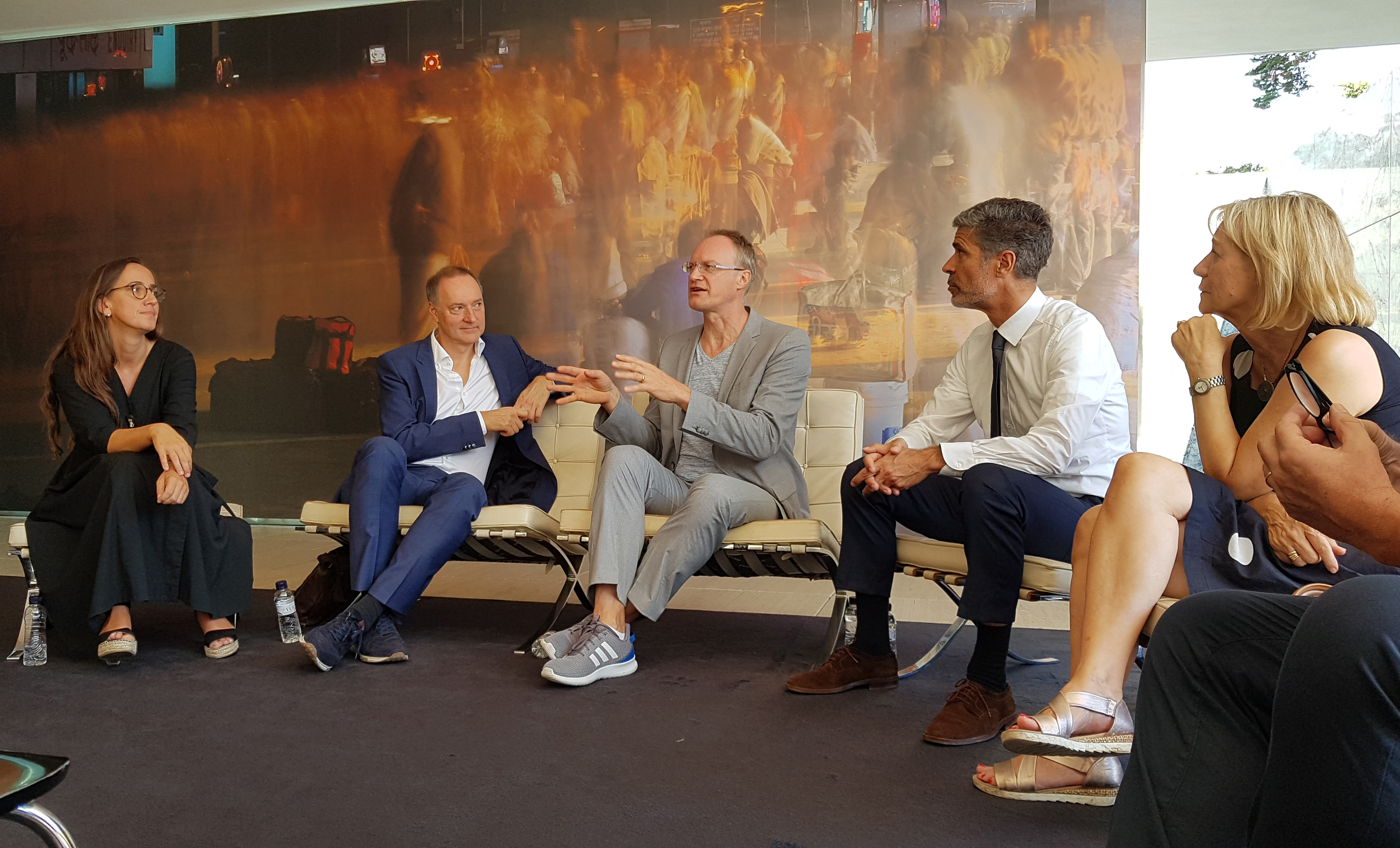 El pavelló Mies van der Rohe reflexiona sobre el pas del temps amb “1:100 Past and Present”