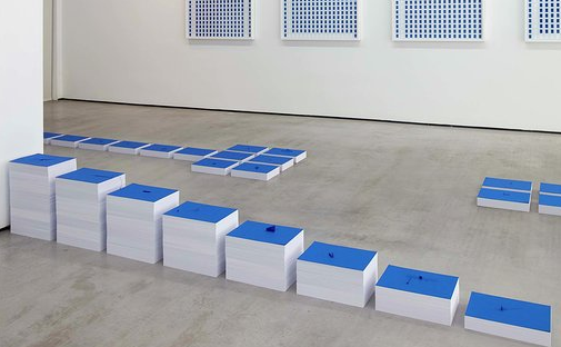 Marc Maggi omple la Galeria Cayón amb 80.000 fulls de paper