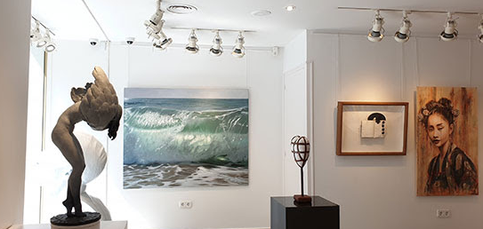 Pintura, escultura, fotografia, obra gràfica i ceràmica, a L’Arcada Galeria d’Art