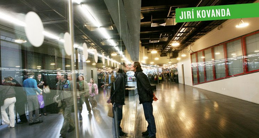 Jirí Kovanda presenta la performance \