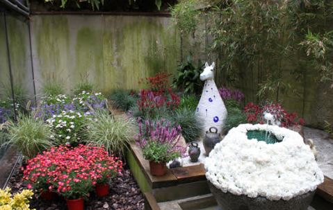 L\'ou balla a la font i el pati s\'engalana de flors al Museu del Càntir