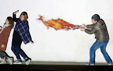 Dues instal·lacions lumíniques, dia i nit