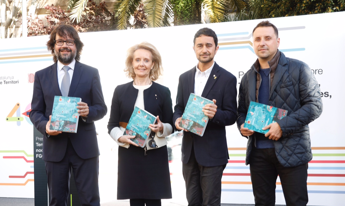 Els consellers Calvet i Vilallonga presenten el llibre dels 40 anys d\'FGC dirigit per Ricard Planas