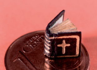 Llibres miniatura i microscòpics a la Biblioteca de Catalunya