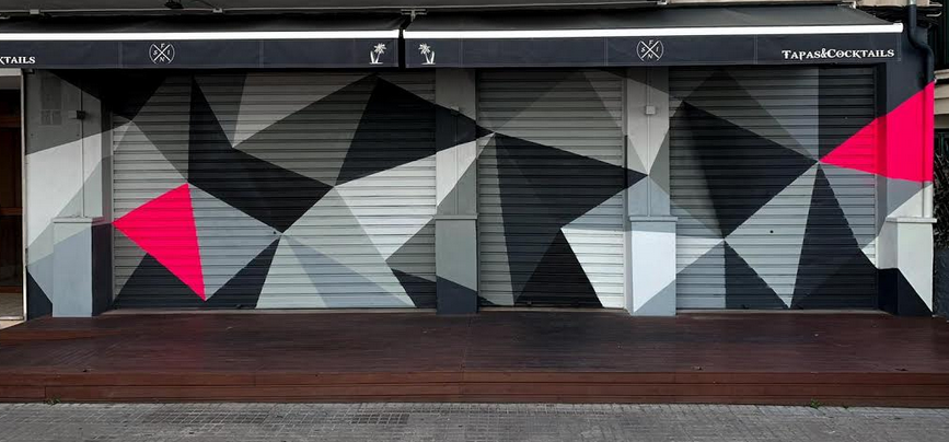 El pintor castellonenc Maseda deixa la seva empremta a Fins Tapes & Cocktails