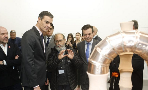 Pedro Sánchez visita els stands de les galeries peruanes a ARCOmadrid