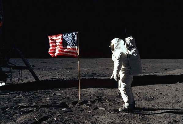 L’arribada de l’home a la lluna, tema del concurs de punts de llibre de l’Ajuntament de Girona