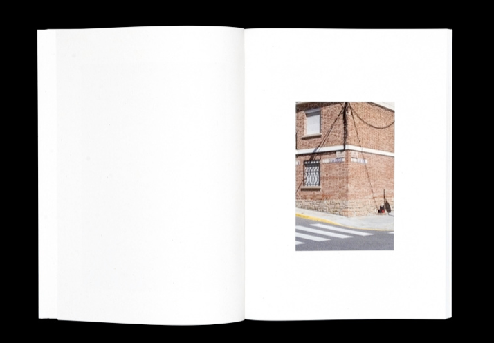 El fotògraf Pol Masip publica el seu primer llibre: “104 viviendas”