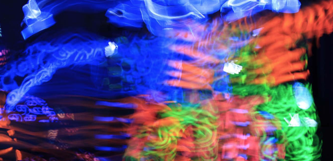 Un projecte de la Facultat de Belles Arts de la UB il·lumina per un dia els barris de la Marina