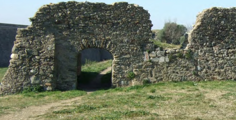 Actuació per recuperar els glacis i perfils de muralla de la Porta de Terra de la Ciutadella