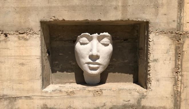 Escultura pública de Beatrice Bizot al Circ Romà