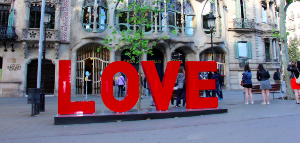 La Casa Batlló treu al carrer l’exposició dels artistes ‘Inject Love’