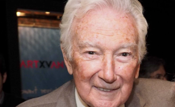 Antoni Vila Casas rep el Premi T concedit per la Fundació Jordi Comas