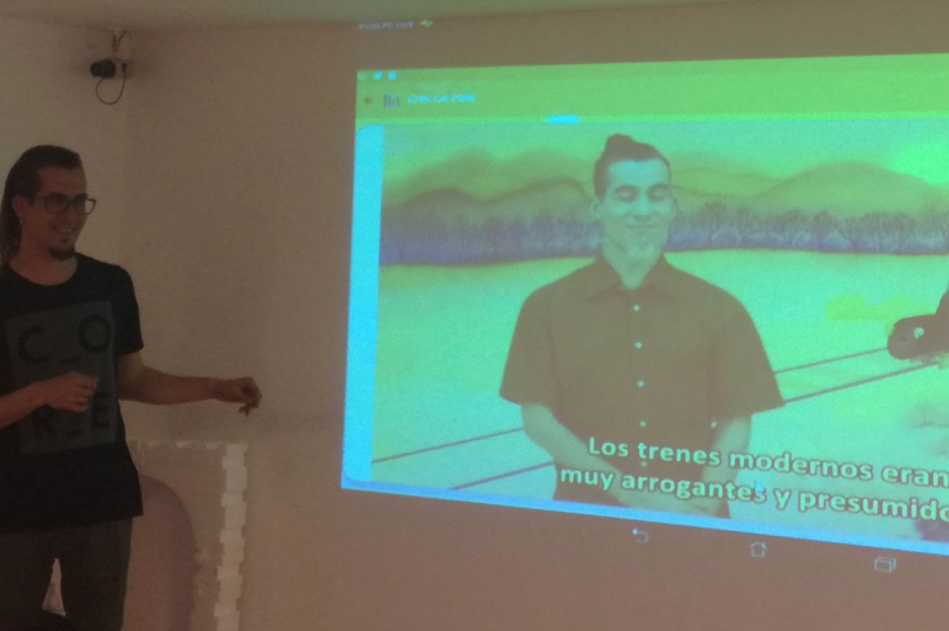 Nens sords gaudeixen de l\'art i la lectura en el Museu ICO