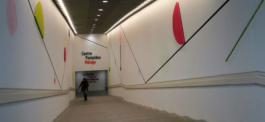 Joc geomètric de Mimi Ripoll a les escales del Pompidou