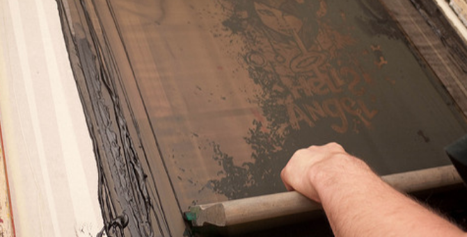 Curs de serigrafia de Sebi Subirós a l\'Escola d\'art de Llagostera