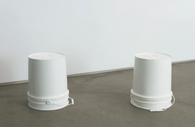 Les petites converses de Joseph Grigely s\'escolten a Nogueras Blanchard