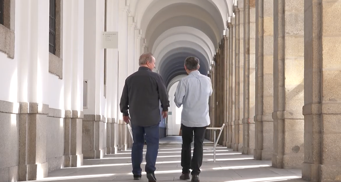 L\'actor Iñaki Miramón entrevista al fotògraf José María Mellado