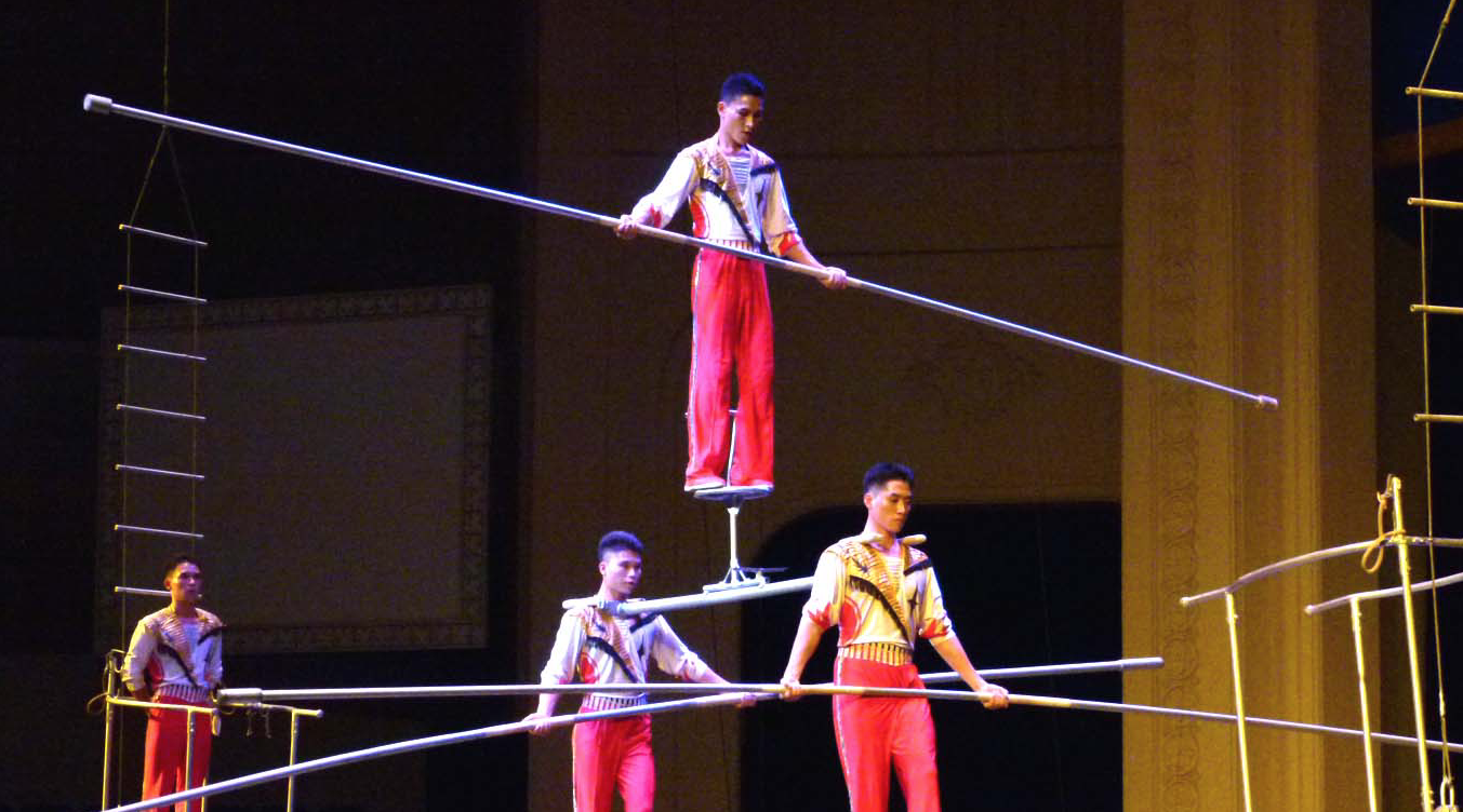 Les sis carpes del Festival Internacional del Circ Elefant d\'Or obren les seves portes