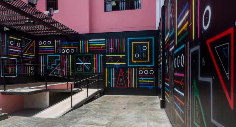 L\'abstracció geomètrica de Sixe Paredes i Spogo al Teatre Arnau