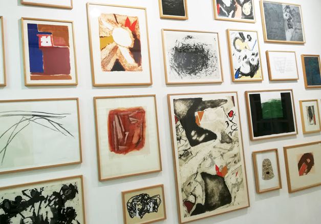 Gravats de tinta invisible a La Destil·leria