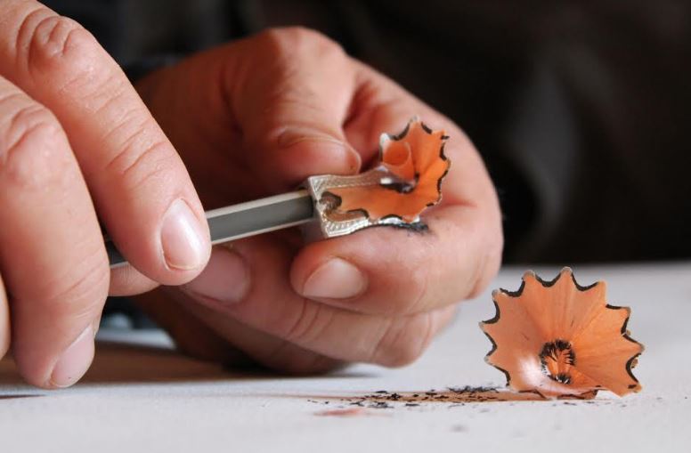 Carles Bros potencia l\'objecte llapis al Museu de l\'Empordà