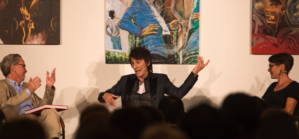 El guitarrista dels Rolling Stones presenta en el Museu Picasso el llibre de la seva obra pictòrica