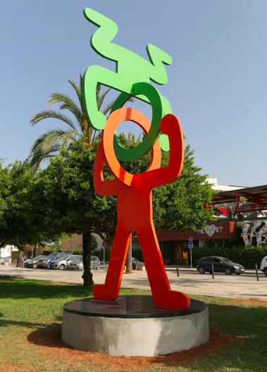 Escultura monumental de Keith Haring arriba al port