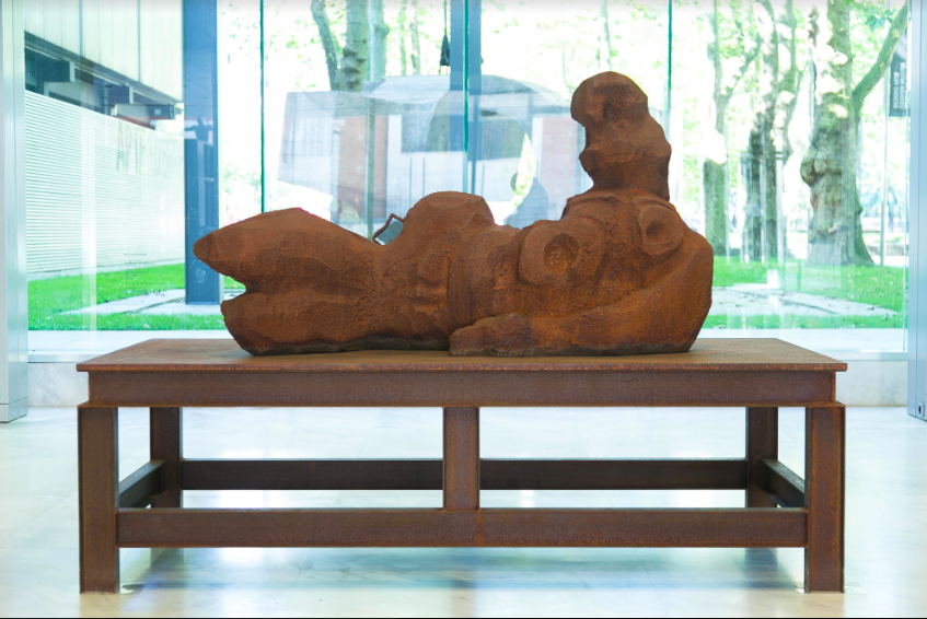 Una escultura de Thomas Schütte arriba al Museu de Belles Arts