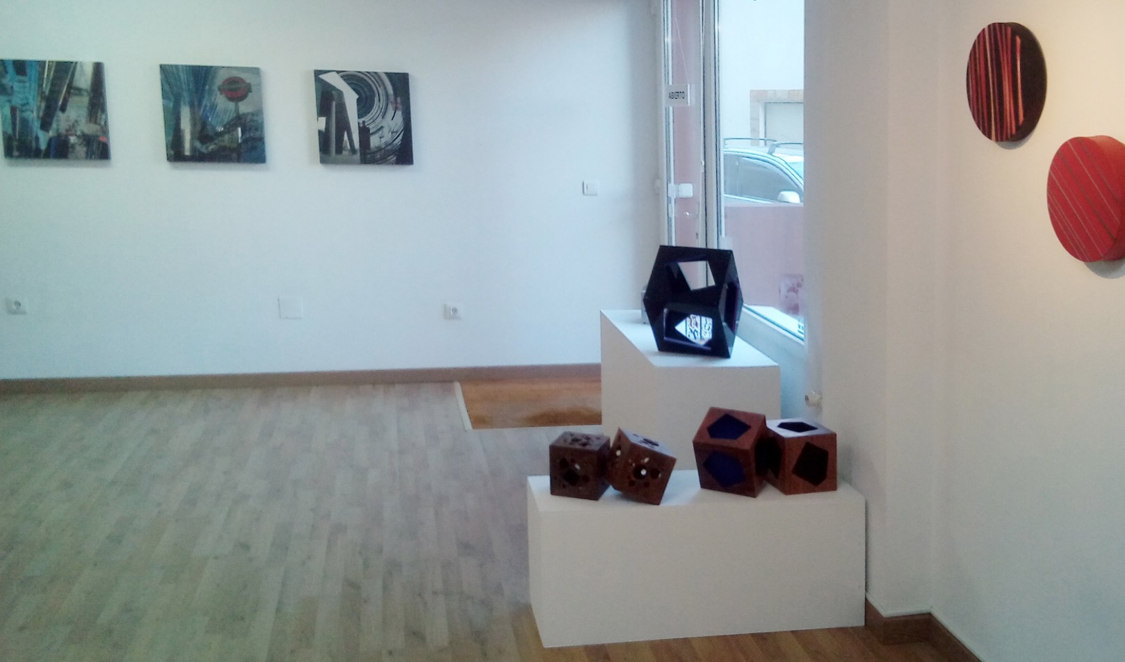 “Simbiosi”, una associació entre pintura i volum a la Galeria Espiral