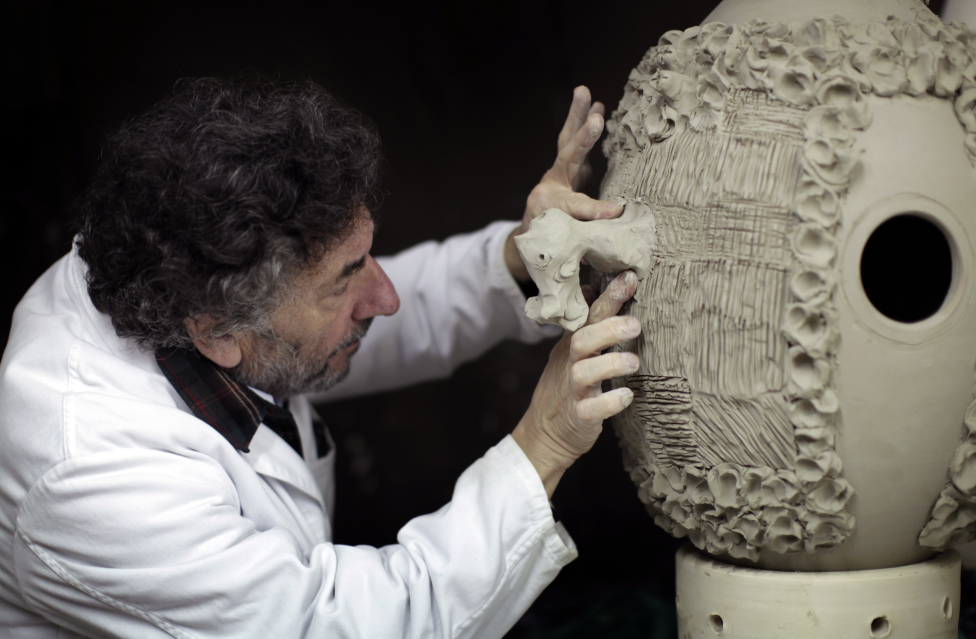 Les escultures de Tano Pisano s\'exposen al Terracotta Museu
