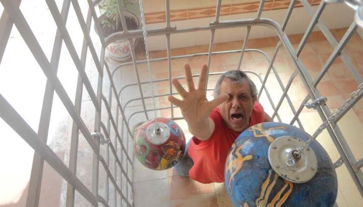 Instal·lació pictòrica de Vicent Melià a la Muralla Liberal