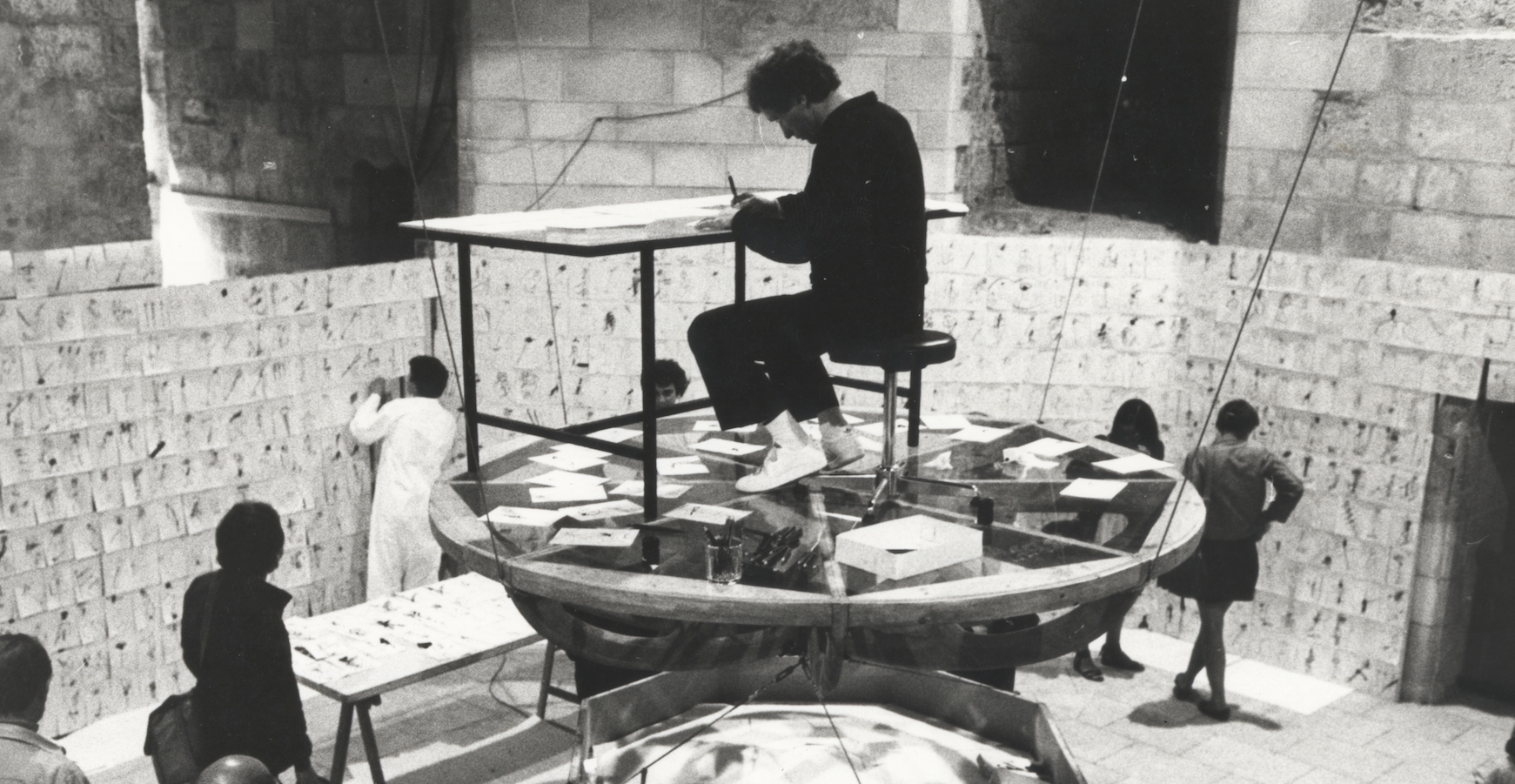 Radicals lliures (art i poesia): Llengua i art en l\'escenari èpic del teatre