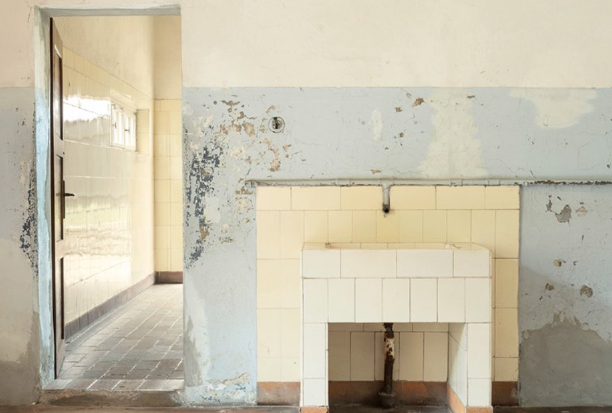 Kir Royal arriba a Madrid amb una mostra de Fernando Bayona