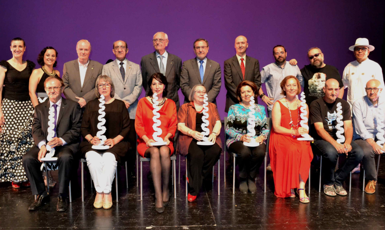 Pilar Dolz, de la Galeria Cànem, rep el premi Art Blanc Pilars de la Cultura