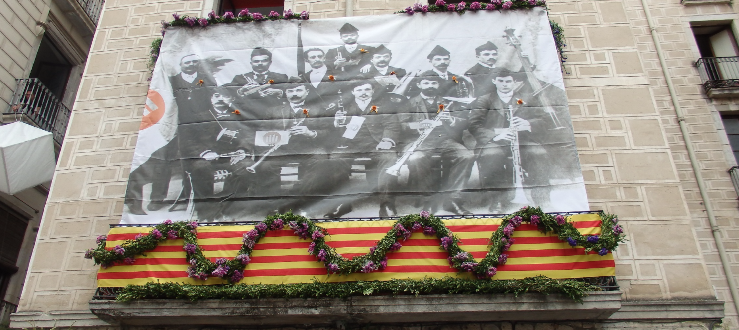 Òmnium Gironès homenatja les cobles per “Girona, Temps de Flors”
