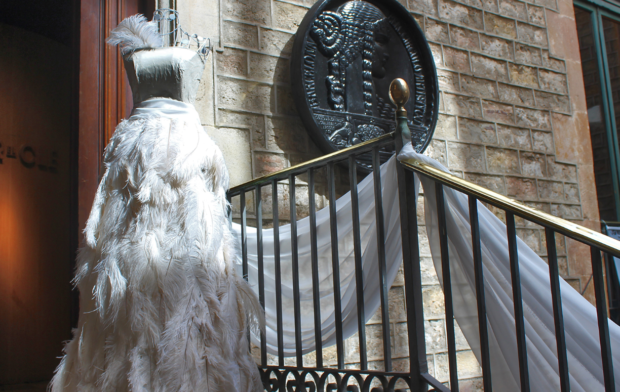 El Cercle Artístic dóna suport a joves dissenyadors de vestits de núvia