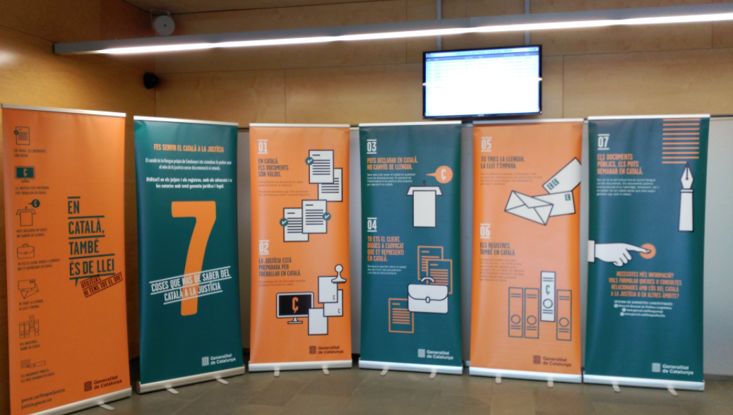 L’exposició “En català, també és de llei” arriba al Palau de Justícia