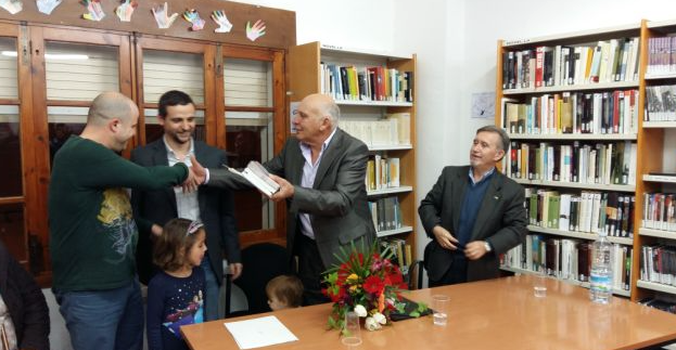 Alejandro García Llinás dona les seves obres a la biblioteca de Sant Jordi