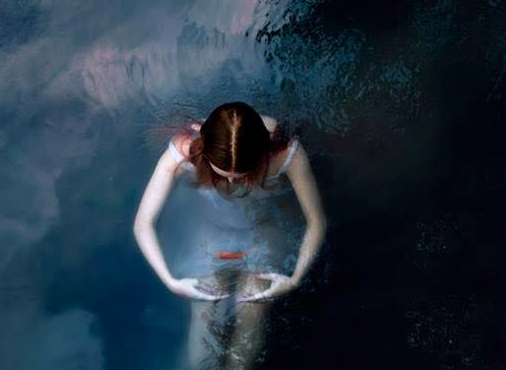 La Destil·leria acull el món oníric de la fotògrafa Andrea Torres Balaguer